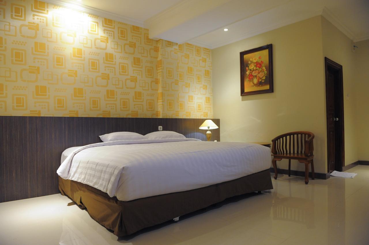Sylvia Hotel Budget Kupang (East Nusa Tenggara) Exterior foto