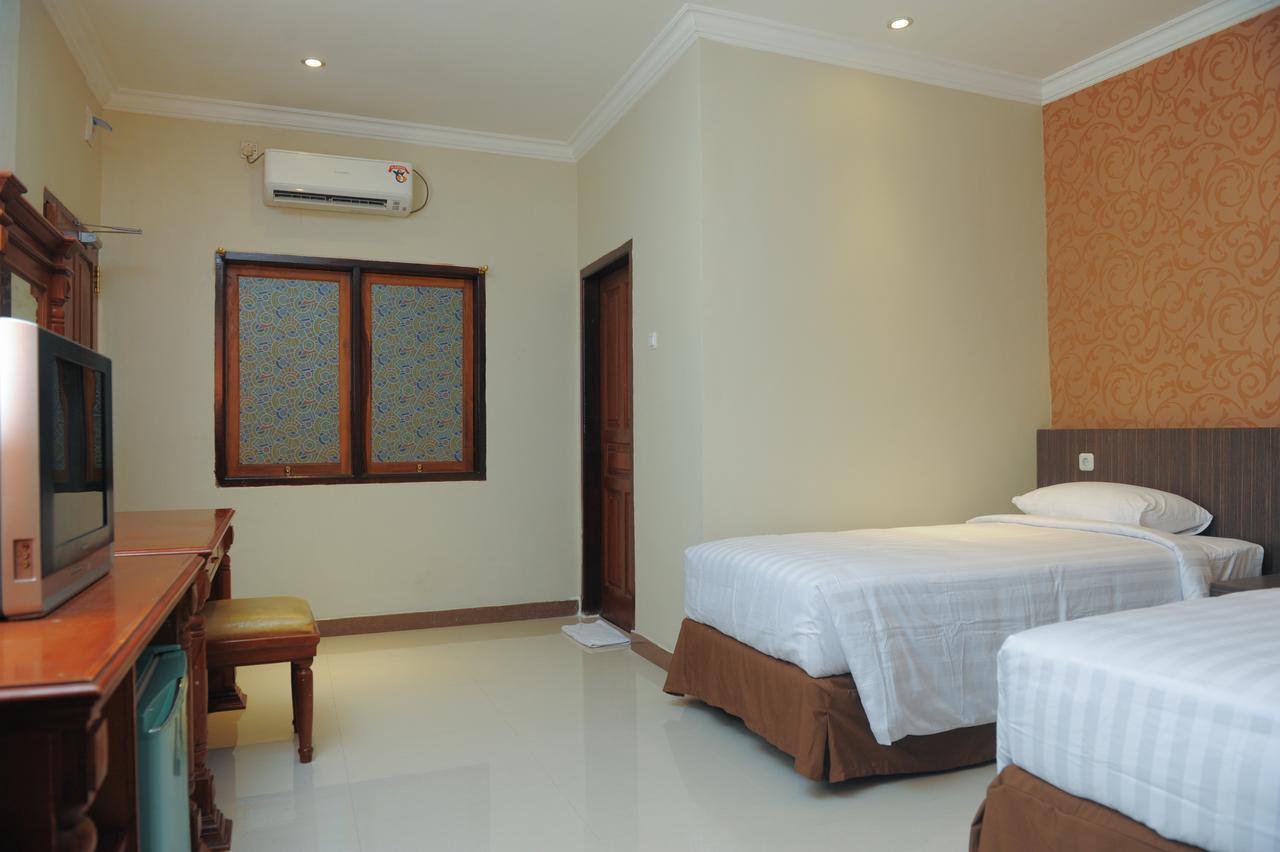 Sylvia Hotel Budget Kupang (East Nusa Tenggara) Exterior foto