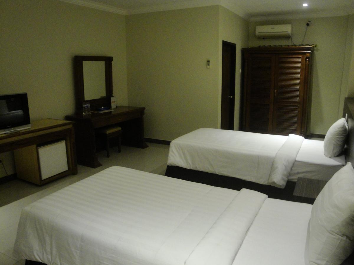 Sylvia Hotel Budget Kupang (East Nusa Tenggara) Exterior foto