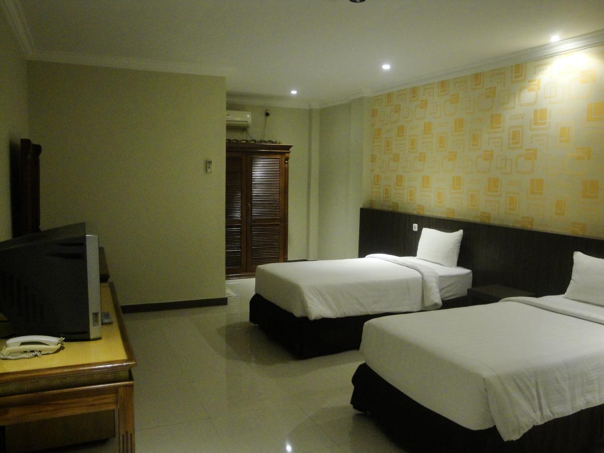 Sylvia Hotel Budget Kupang (East Nusa Tenggara) Exterior foto