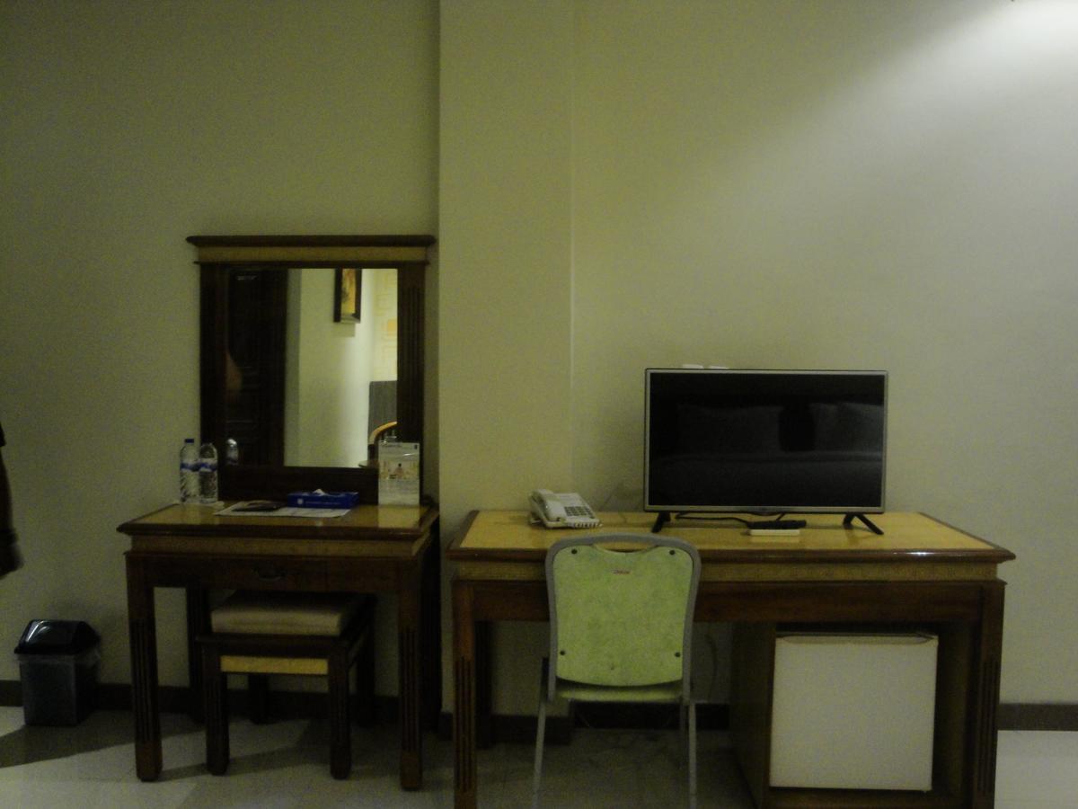 Sylvia Hotel Budget Kupang (East Nusa Tenggara) Exterior foto