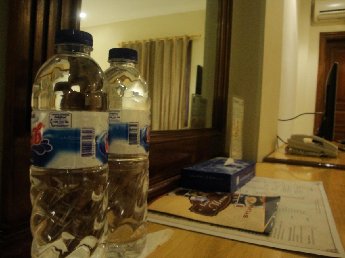 Sylvia Hotel Budget Kupang (East Nusa Tenggara) Exterior foto
